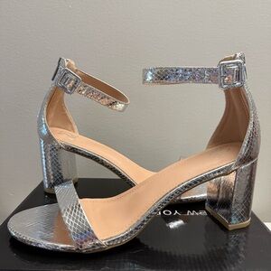 New York & Company Lulu Strappy Block Heel Silver Womens 11 NIB